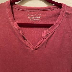 V-neck t-shirt